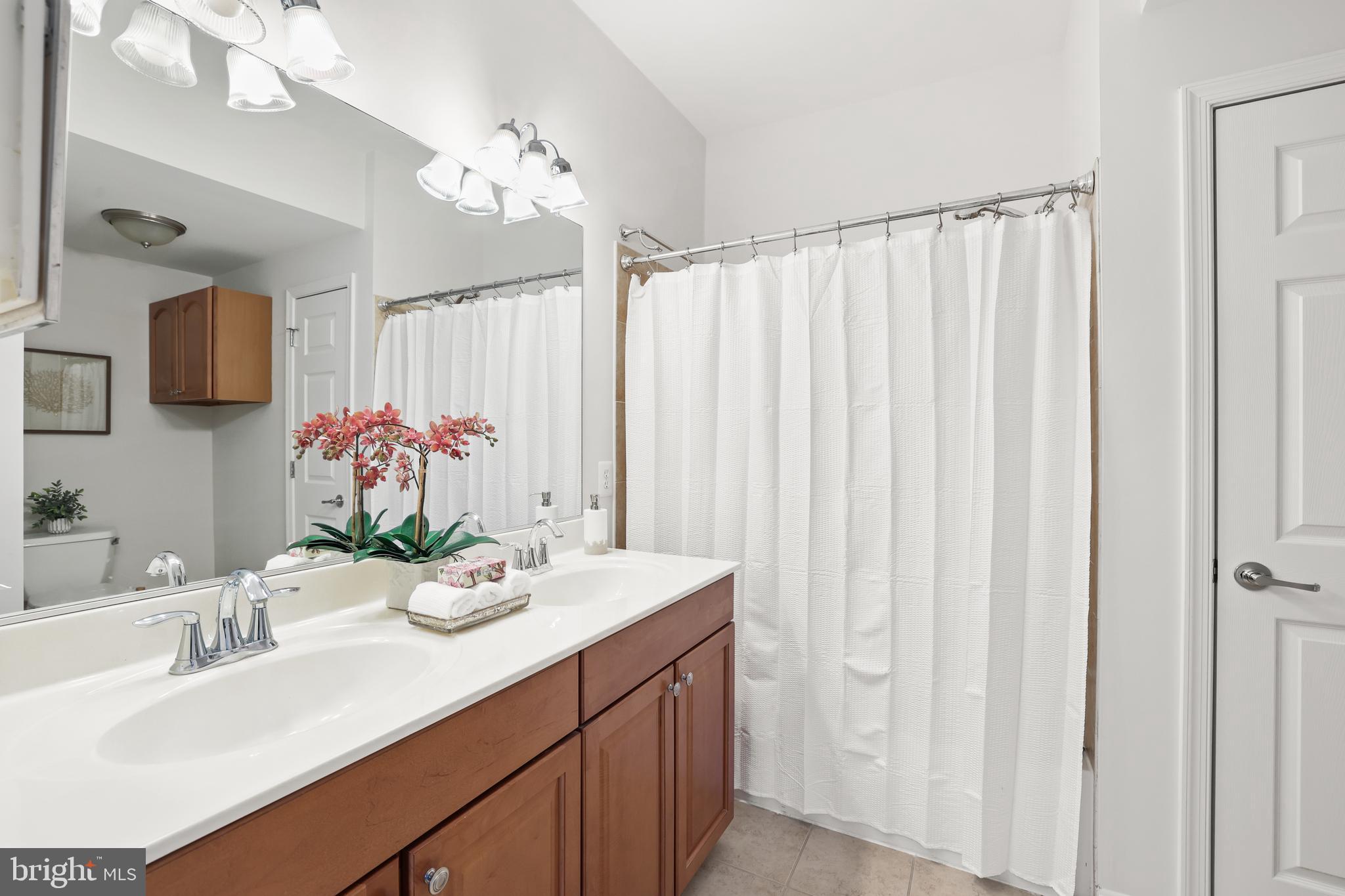 GROVETON WOODS - Residential