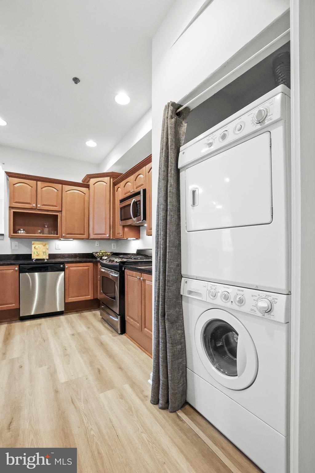 GROVETON WOODS - Residential