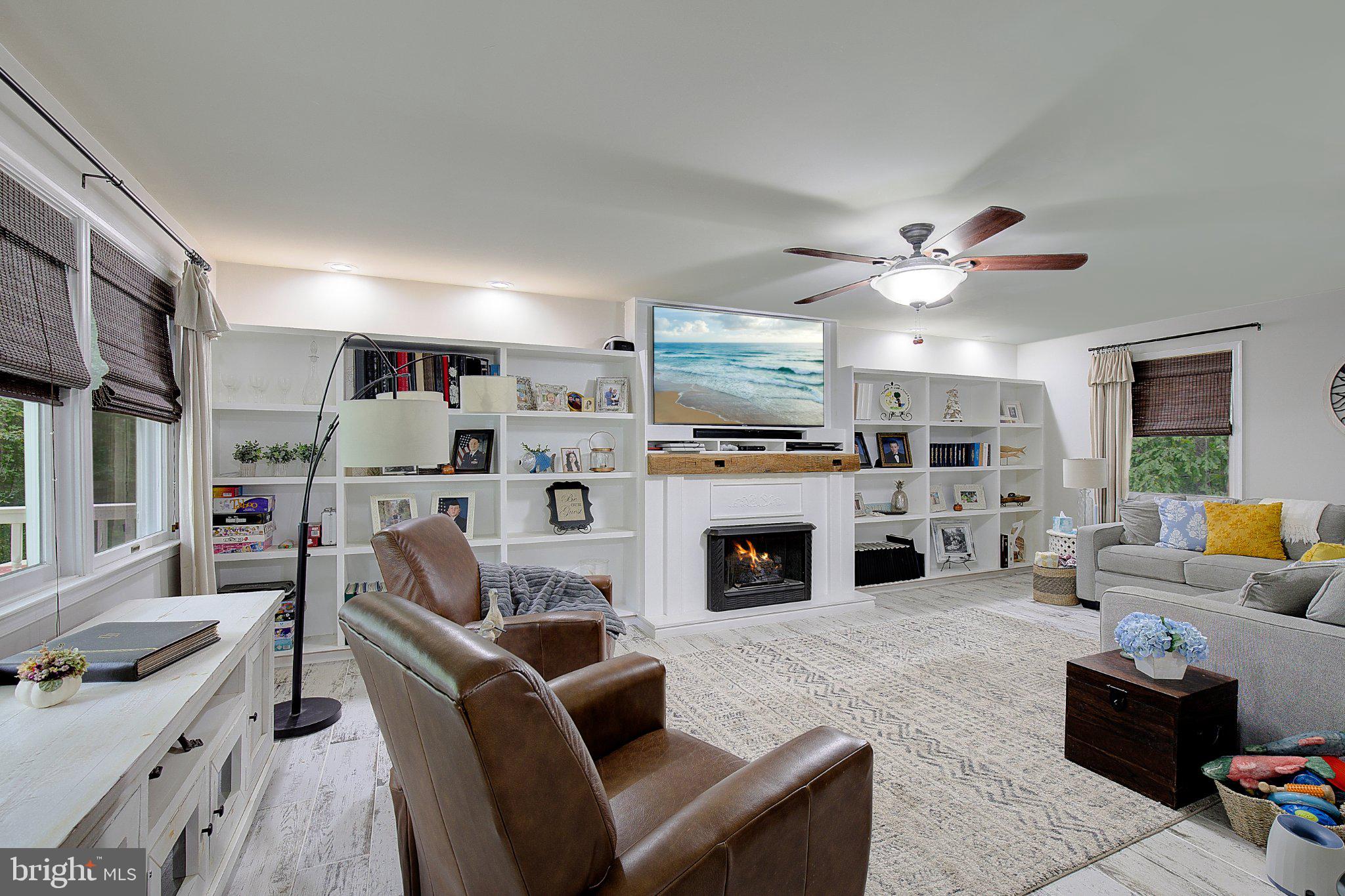 850 WARNER DRIVE