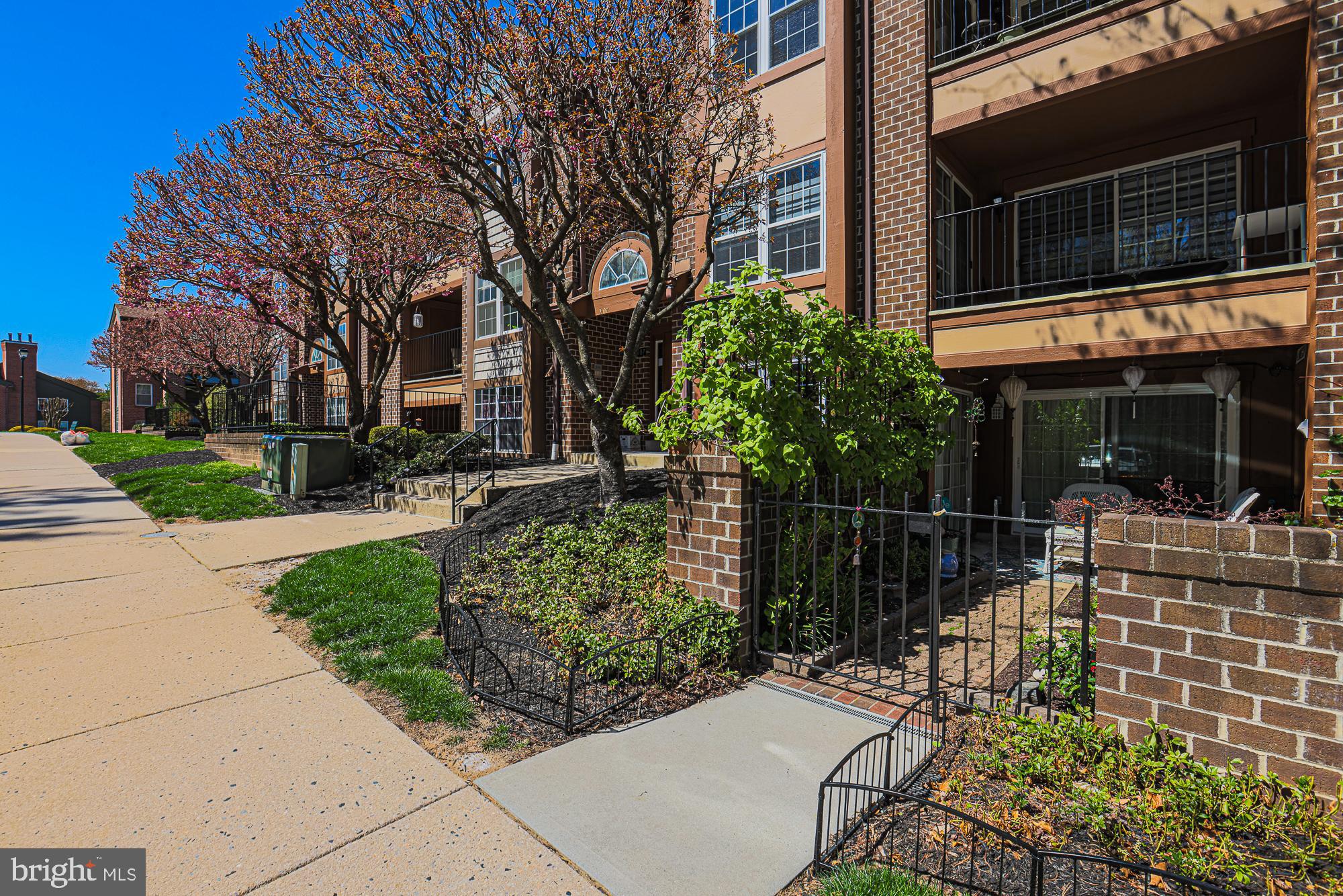 THE FALLS - Residential