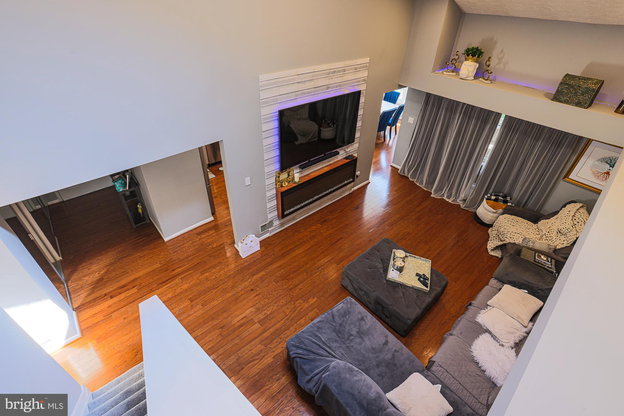 THE FALLS - Residential