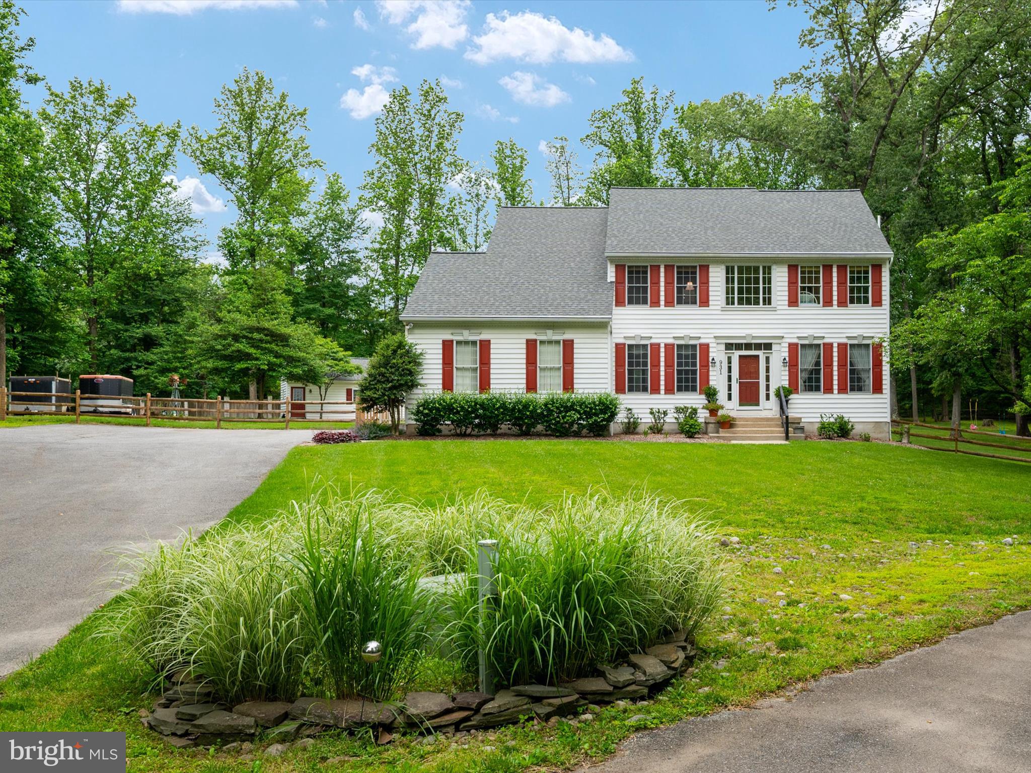 931 HEATHERFIELD LANE