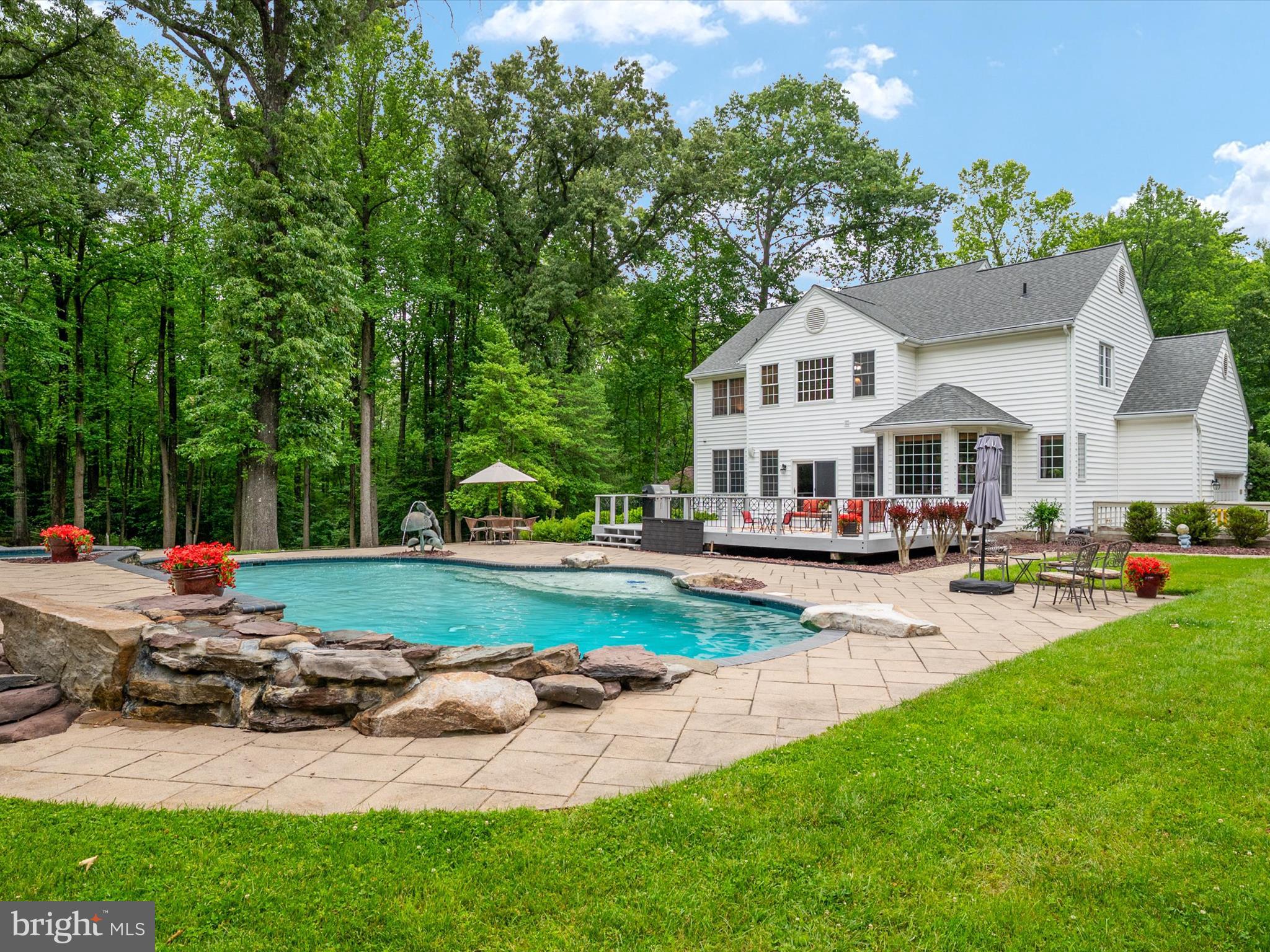 931 HEATHERFIELD LANE