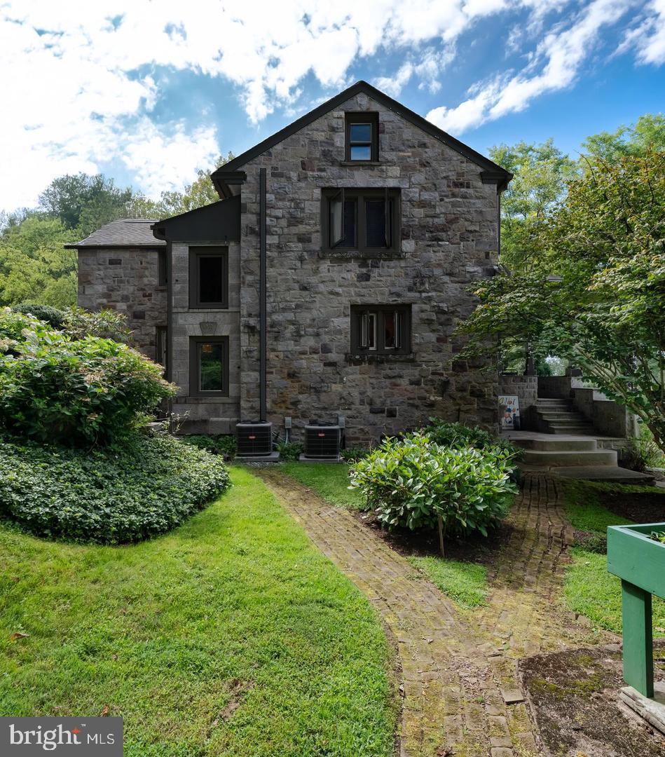 3596 RIVER ROAD