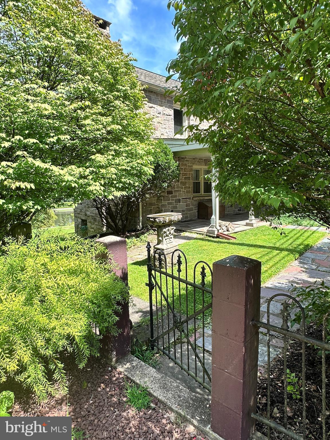 3596 RIVER ROAD