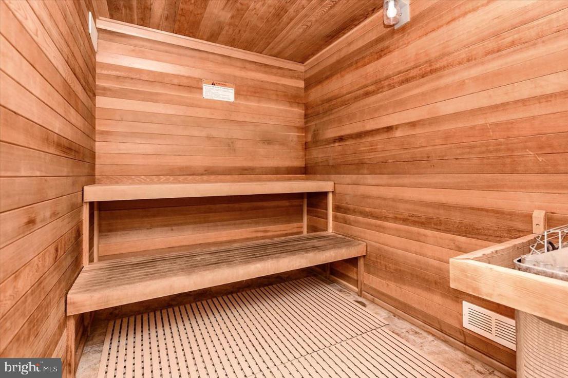 BELMONT TOWERS - Residential