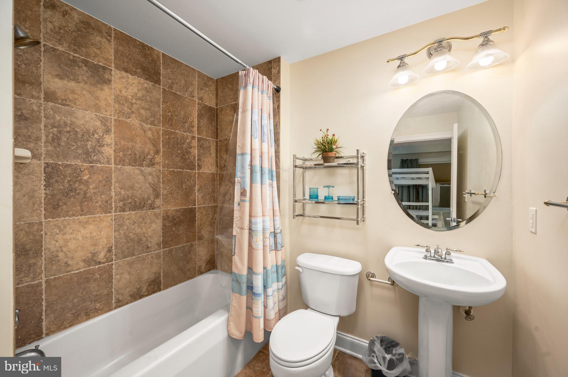 BELMONT TOWERS - Residential