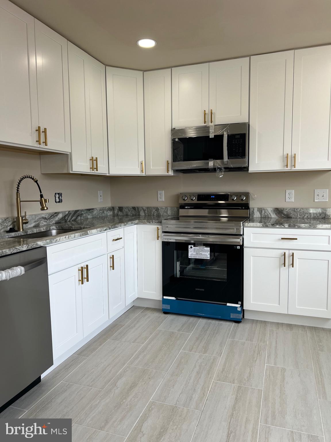 HILLCREST GARDENS - Residential