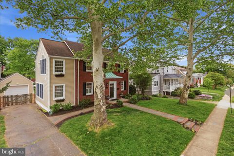 Photo of 139 S Abingdon Street, ARLINGTON, VA 22204 (MLS # VAAR2072108)