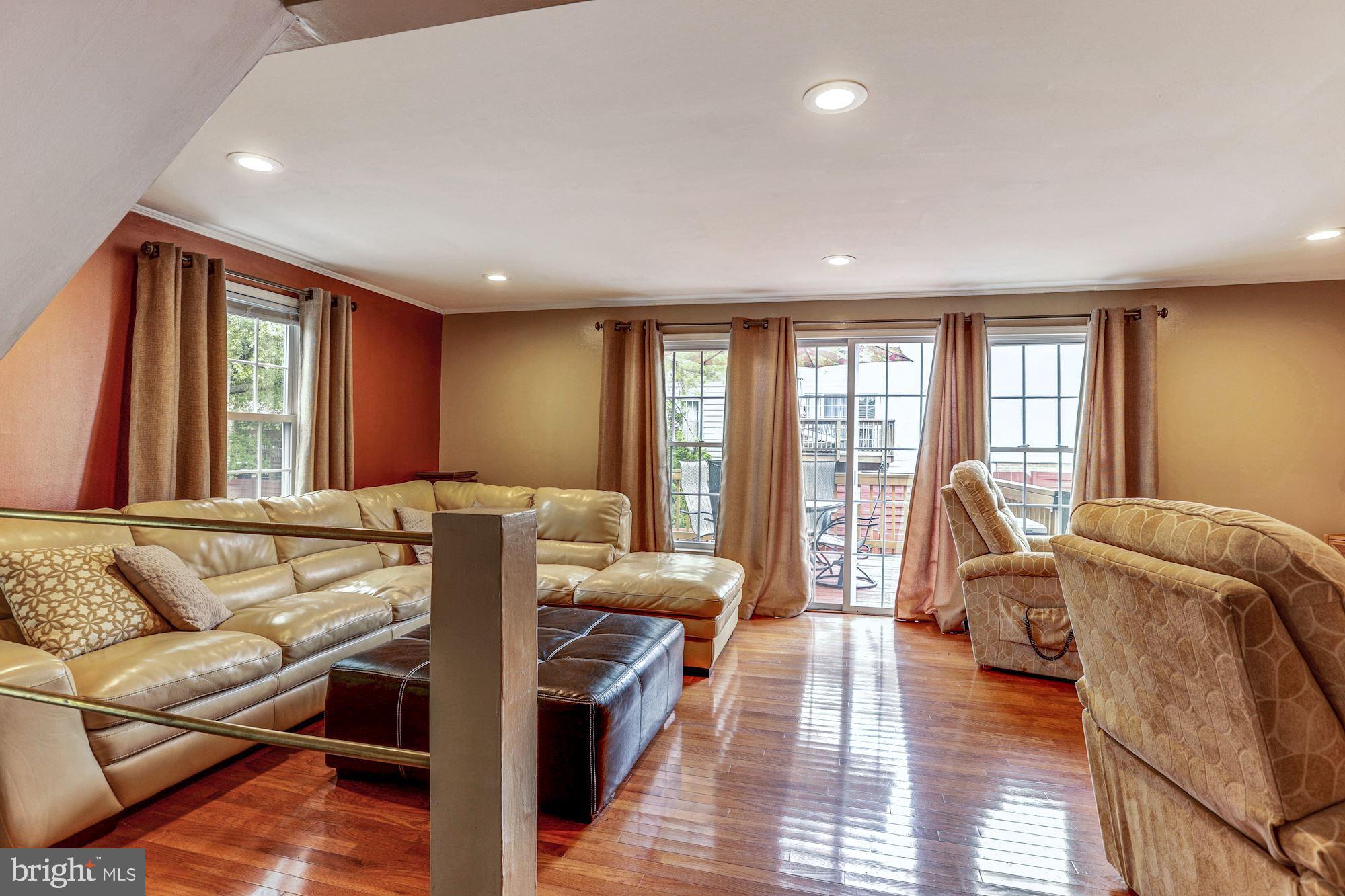 GREENWICH HILL - Residential