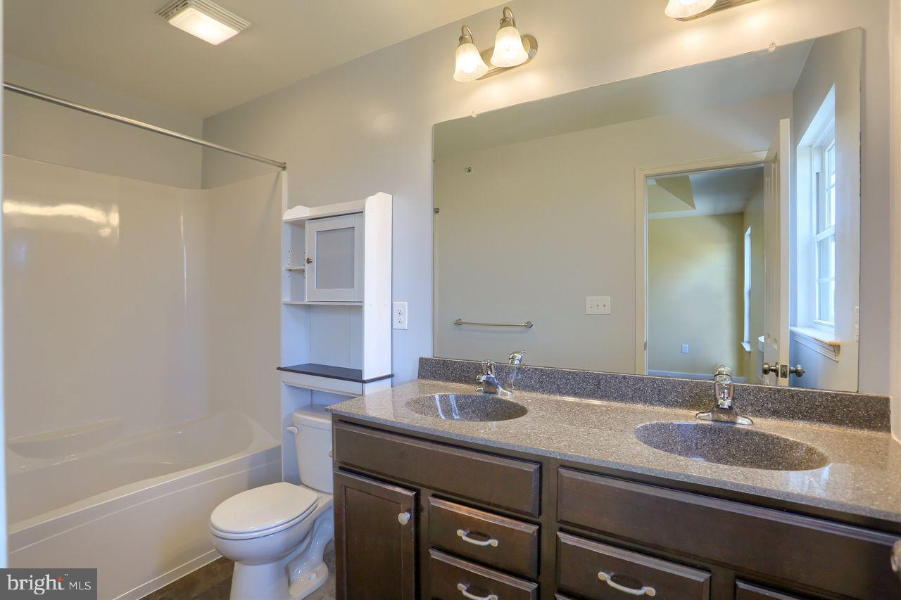LAUREL RIDGE - Residential