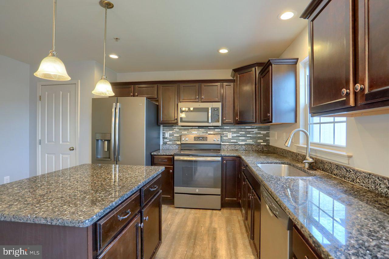 LAUREL RIDGE - Residential