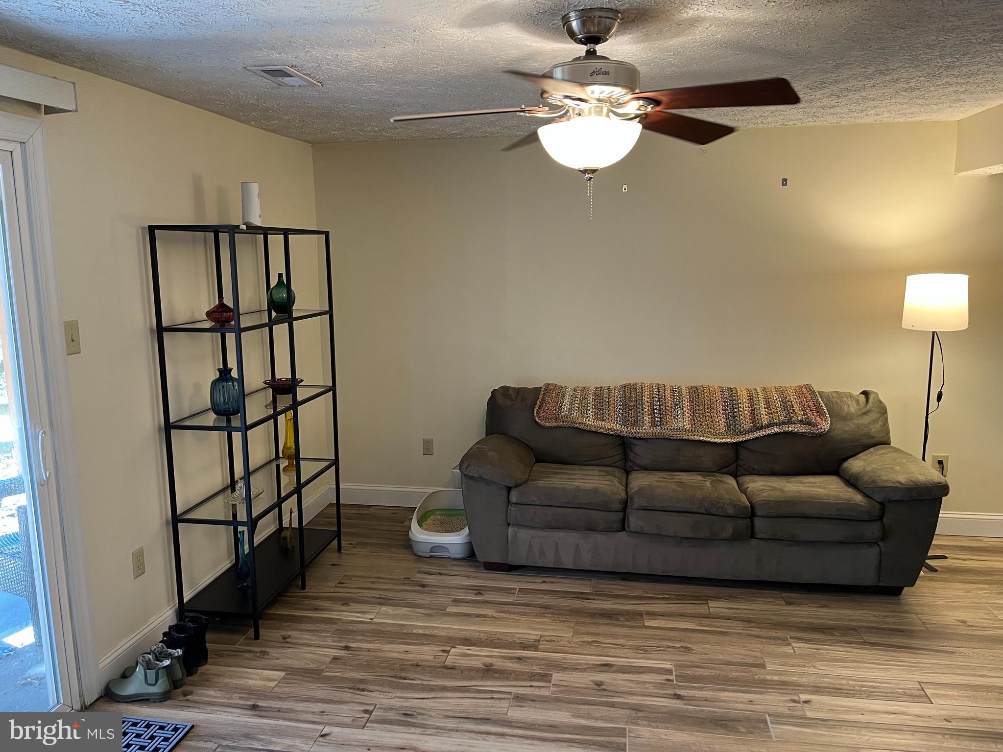 CONSTANT FRIENDSHIP - Residential