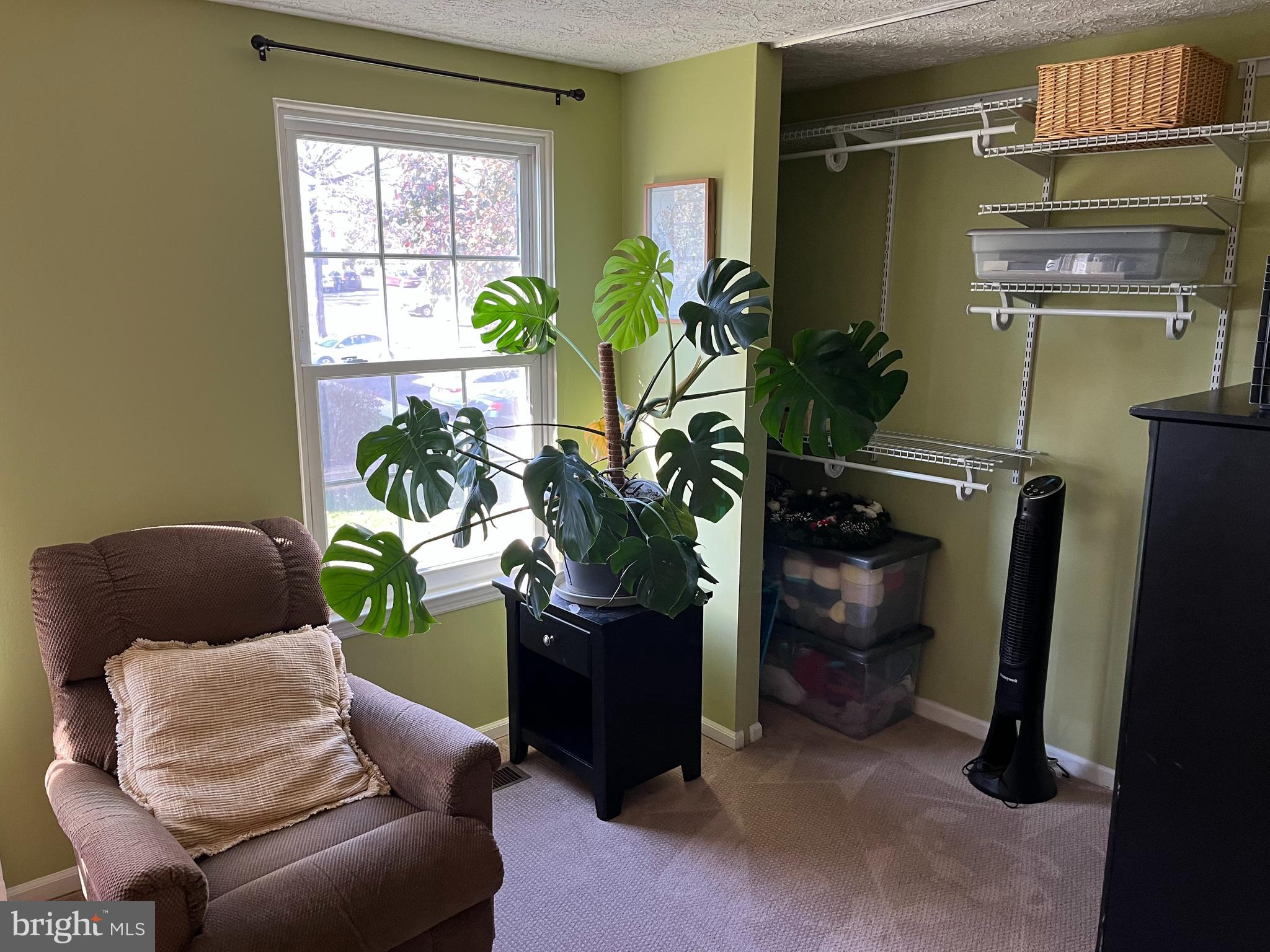 CONSTANT FRIENDSHIP - Residential