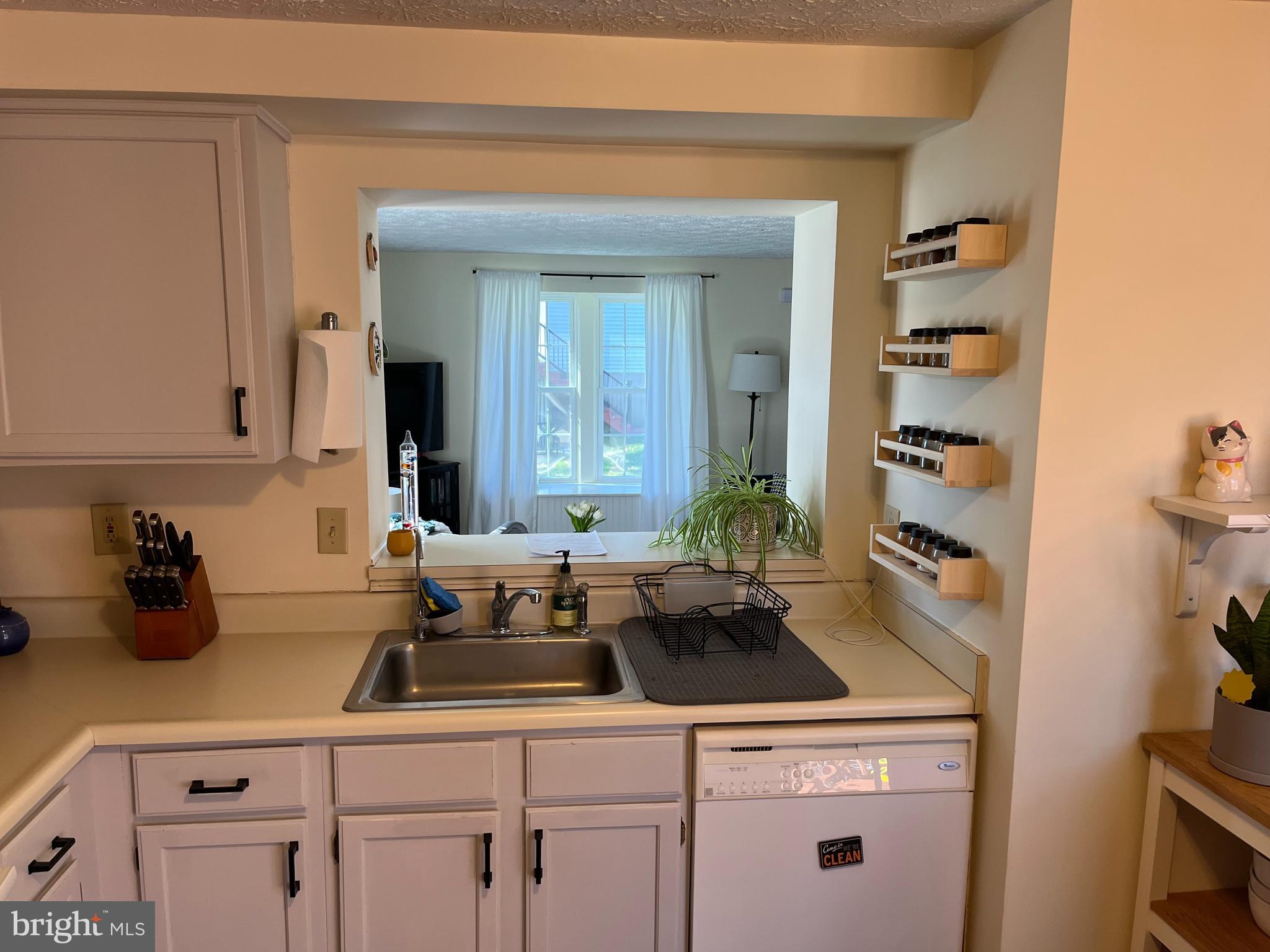 CONSTANT FRIENDSHIP - Residential