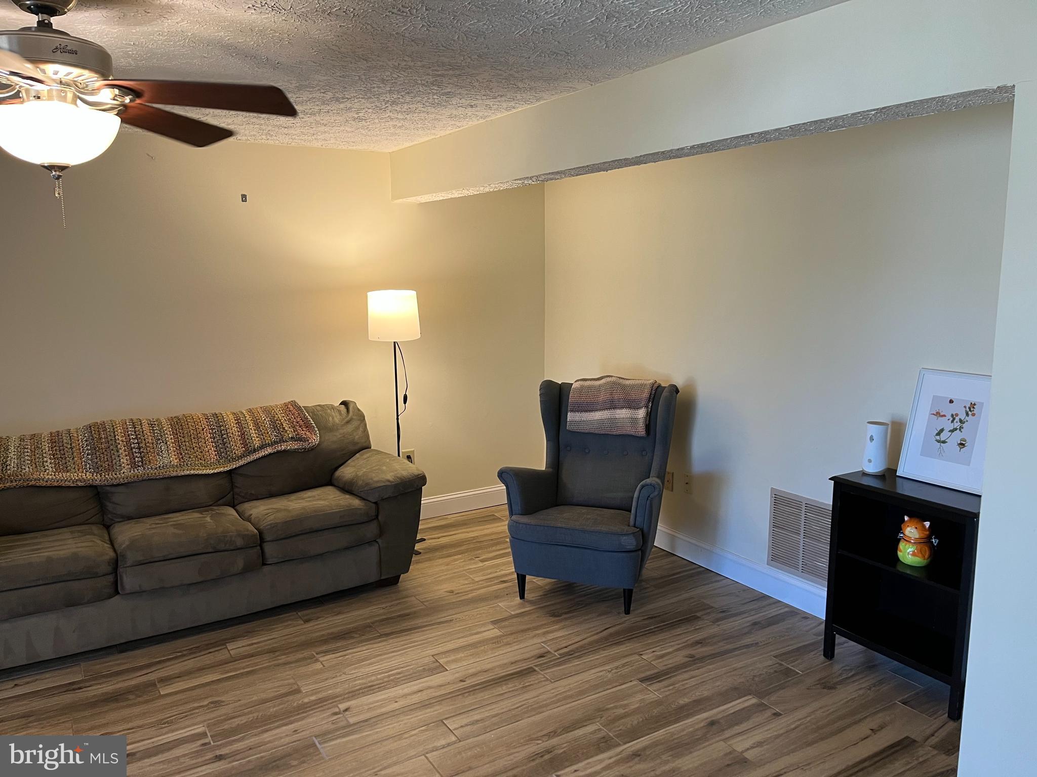 CONSTANT FRIENDSHIP - Residential