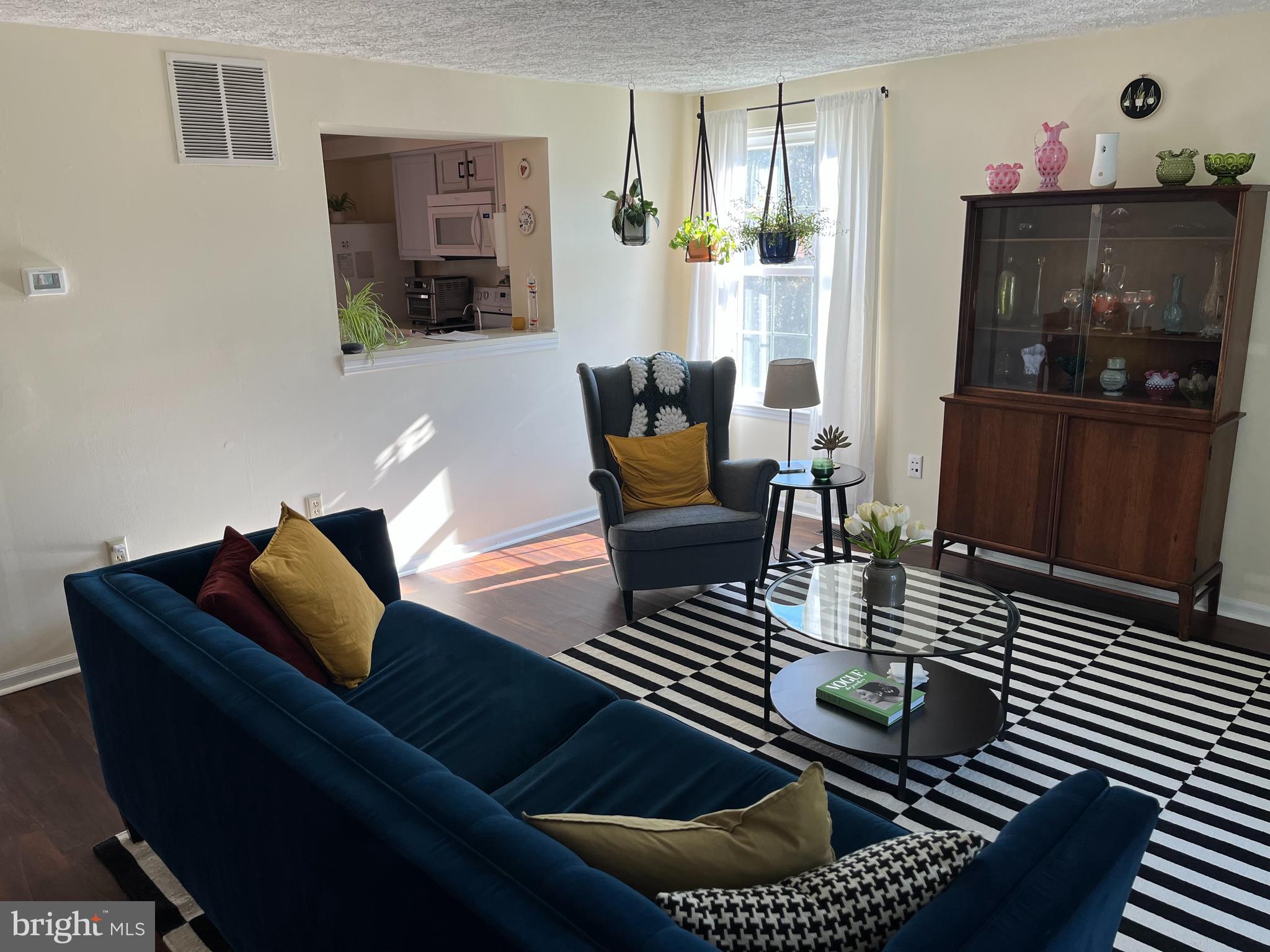 CONSTANT FRIENDSHIP - Residential