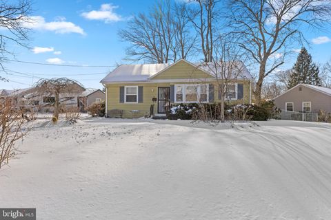 2 WYNDALE AVENUE MAPLE SHADE NJ 08052