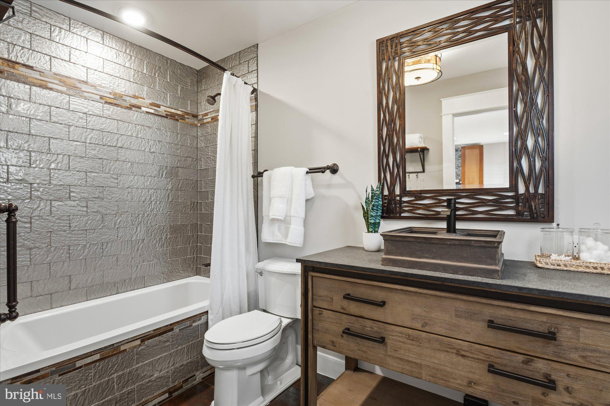 CAPITOL HILL - Residential