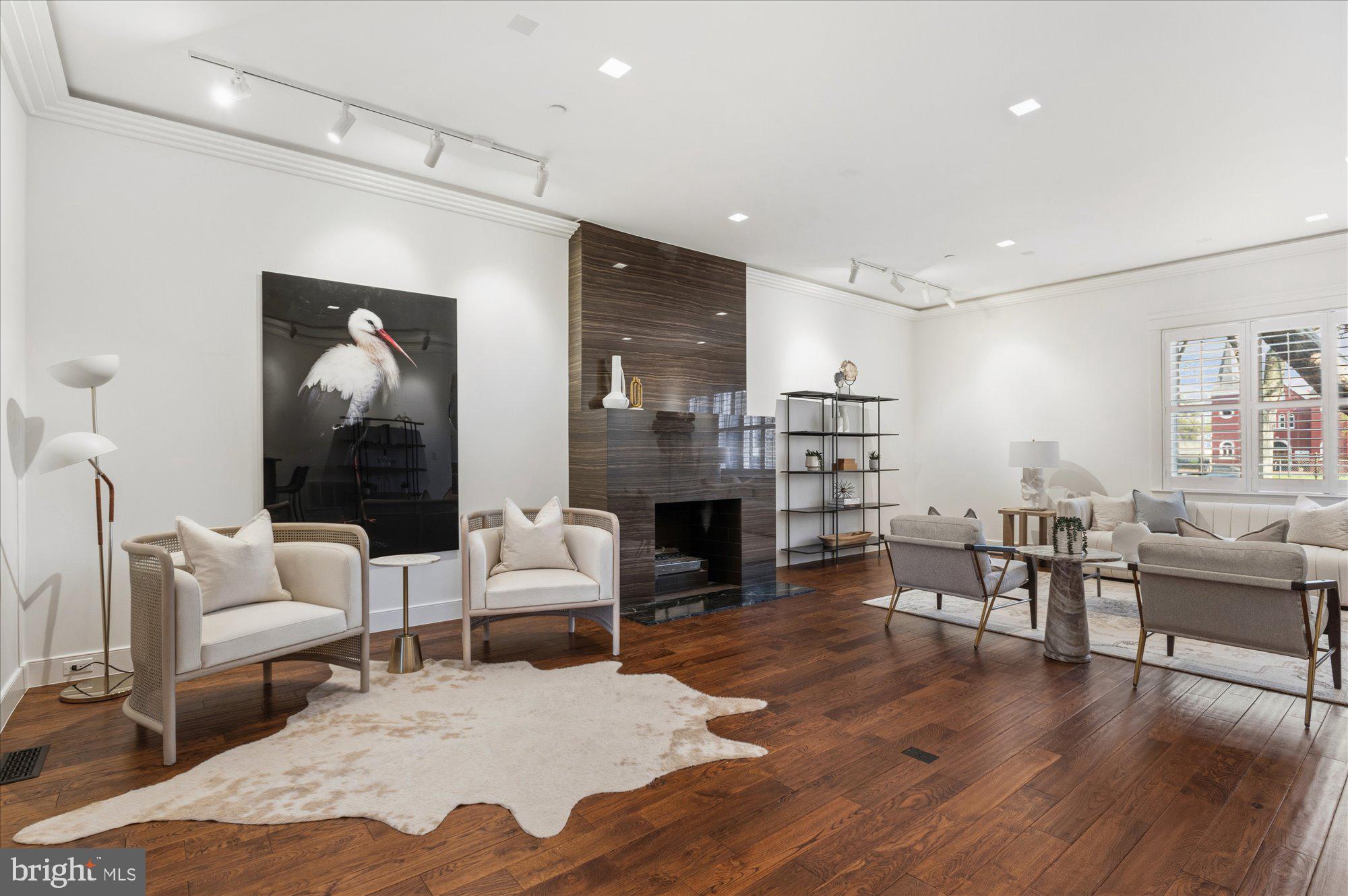 CAPITOL HILL - Residential