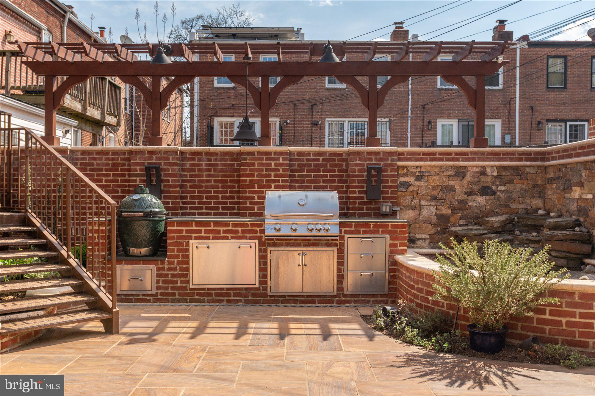 CAPITOL HILL - Residential