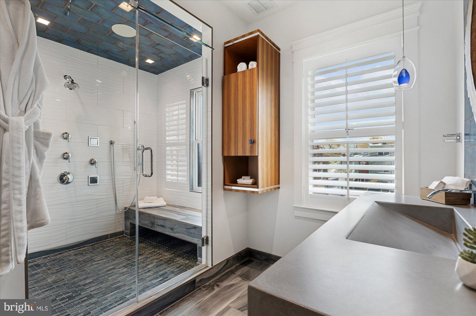 CAPITOL HILL - Residential