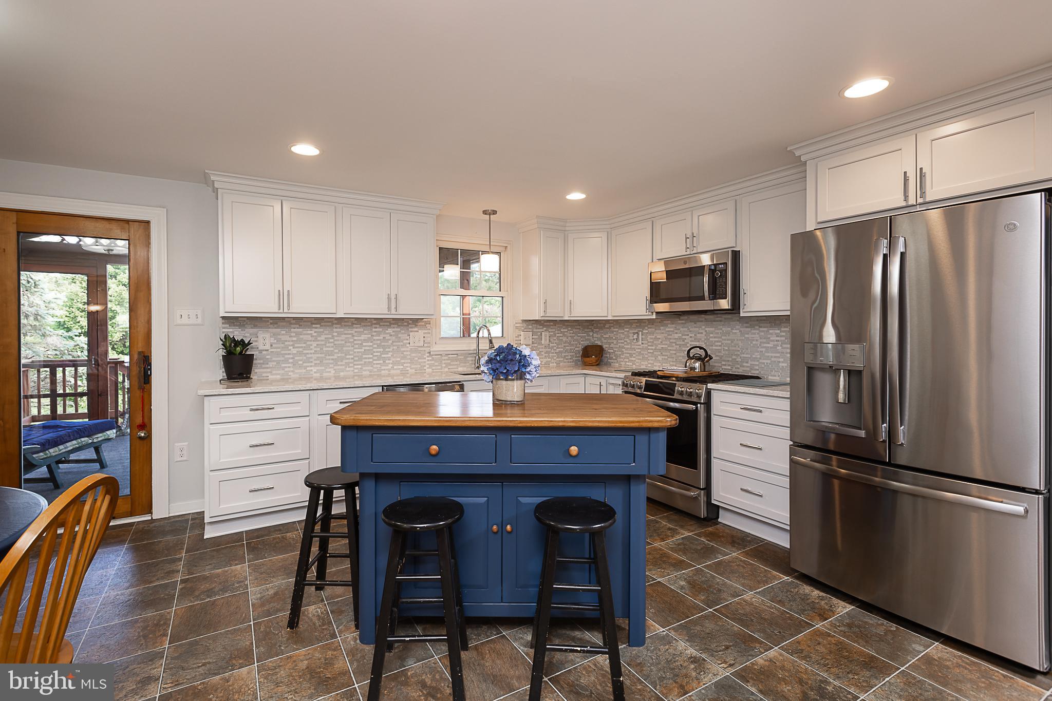 HUNT COUNTRY ESTATES - Residential