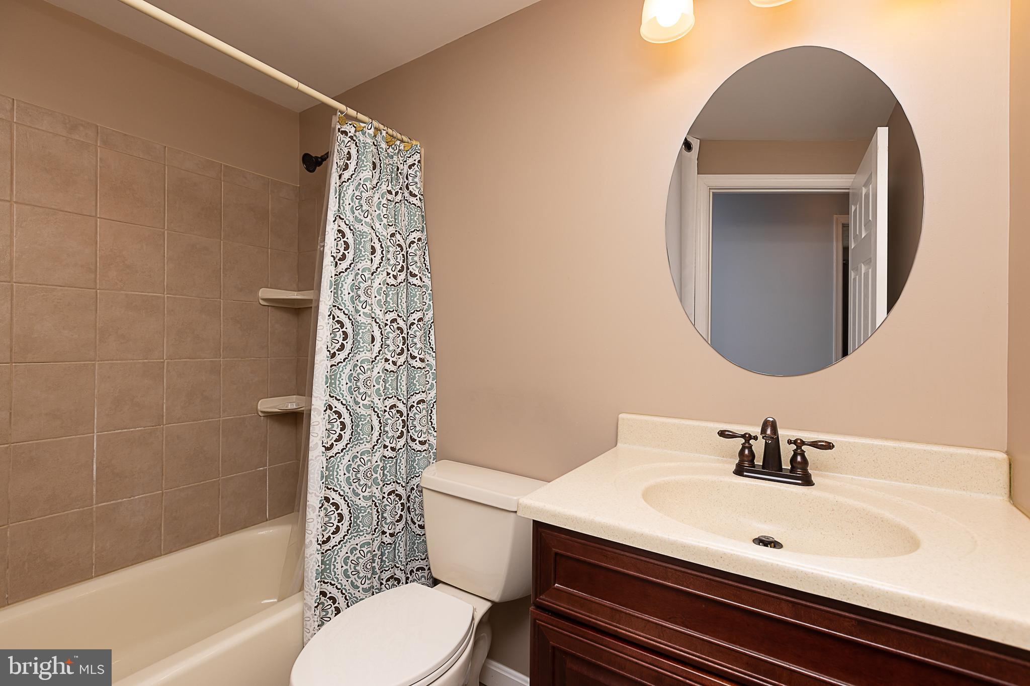 HUNT COUNTRY ESTATES - Residential