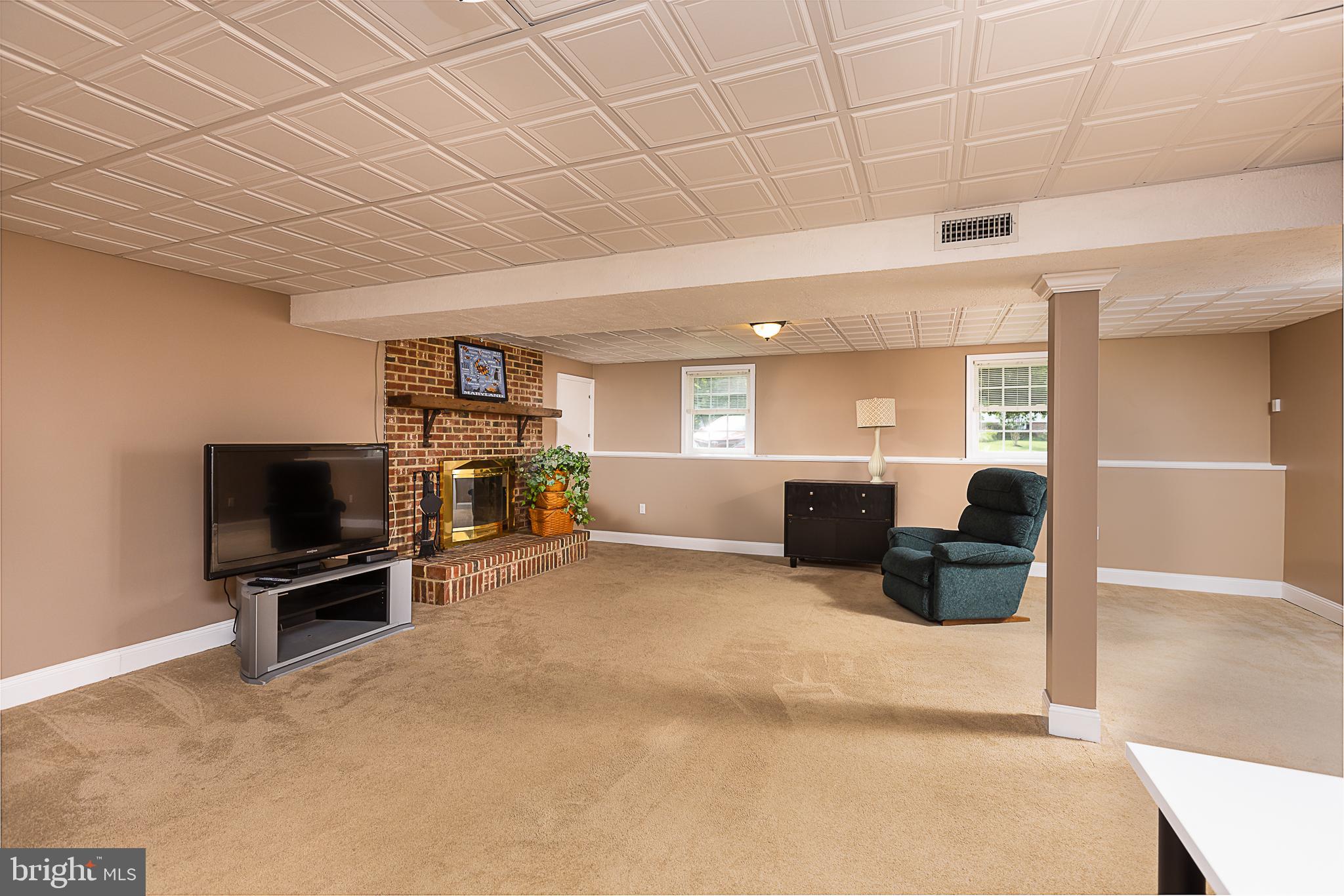 HUNT COUNTRY ESTATES - Residential