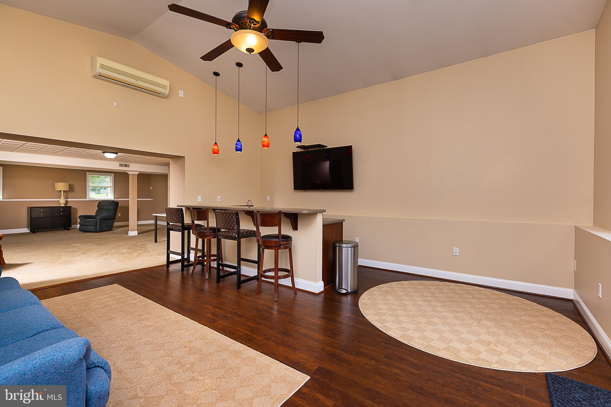 HUNT COUNTRY ESTATES - Residential