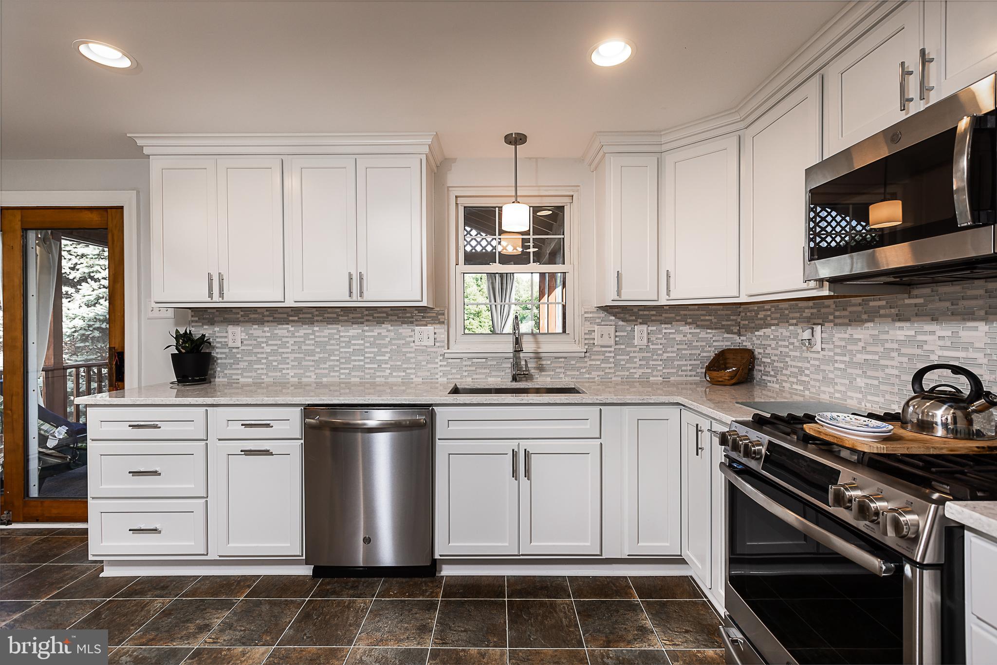 HUNT COUNTRY ESTATES - Residential