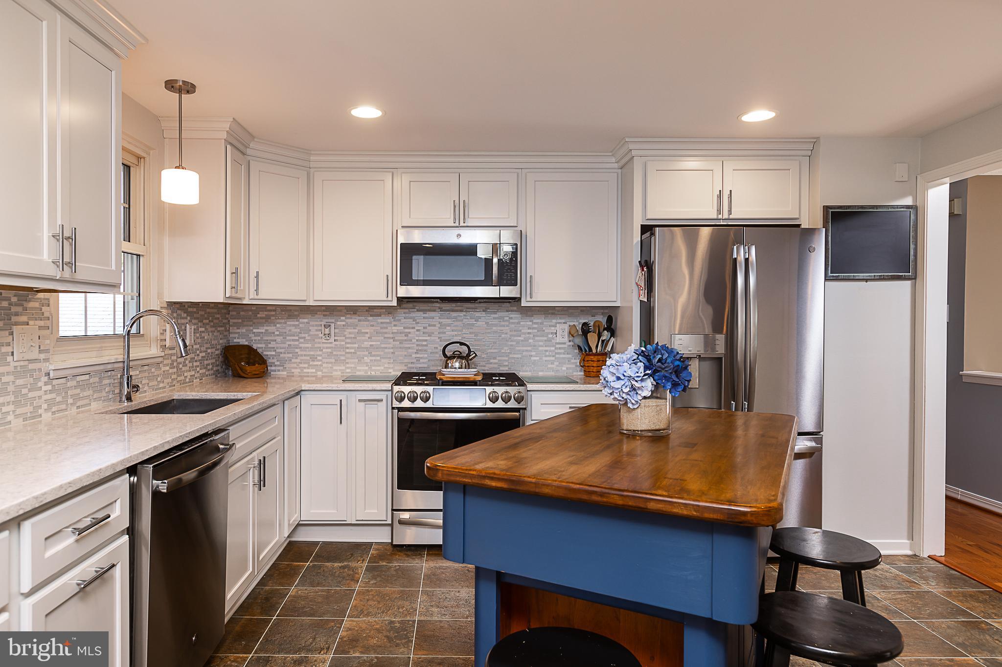 HUNT COUNTRY ESTATES - Residential