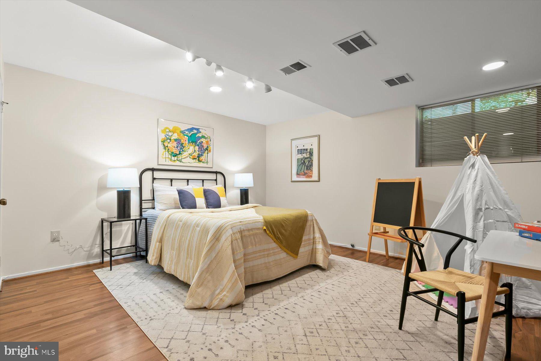 CONGRESSIONAL COUNTRY CLUB ESTATES - Residential