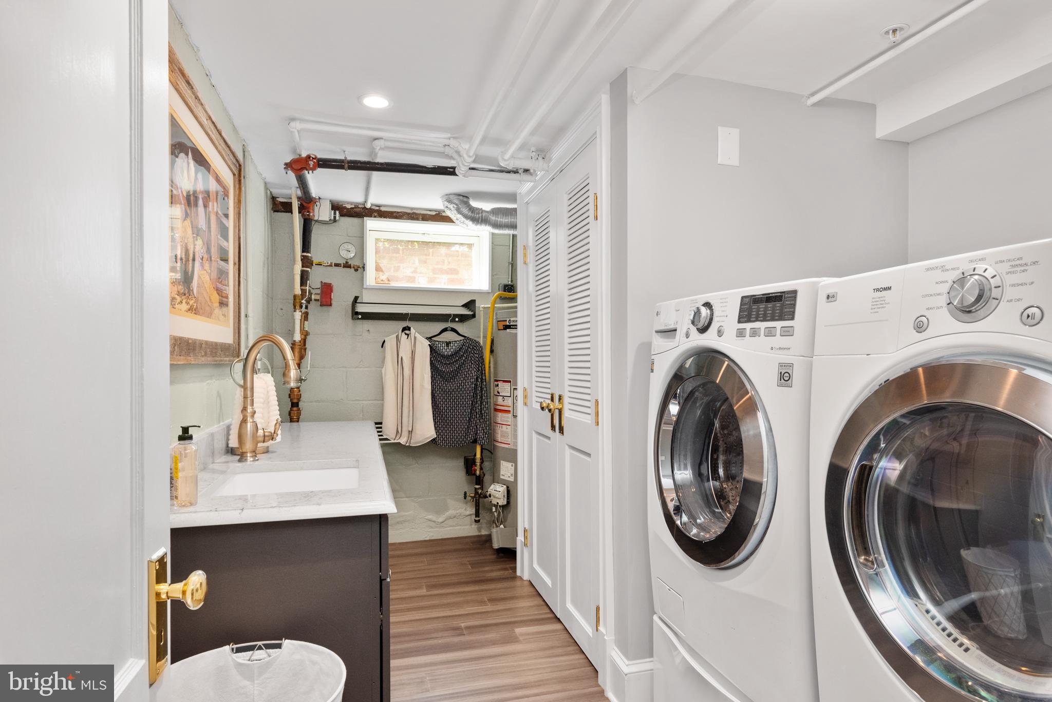 MURRAY HILL - Residential