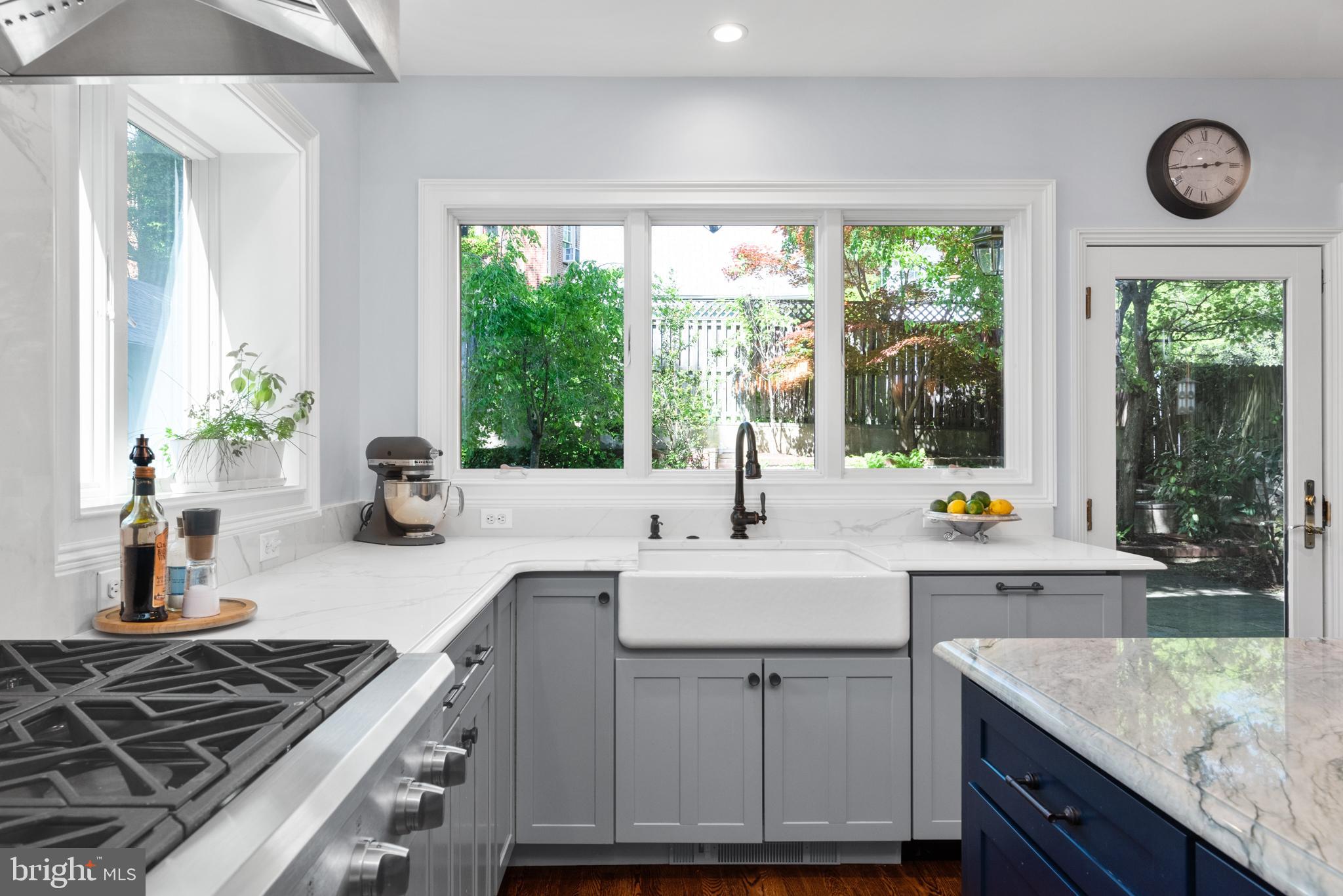 MURRAY HILL - Residential