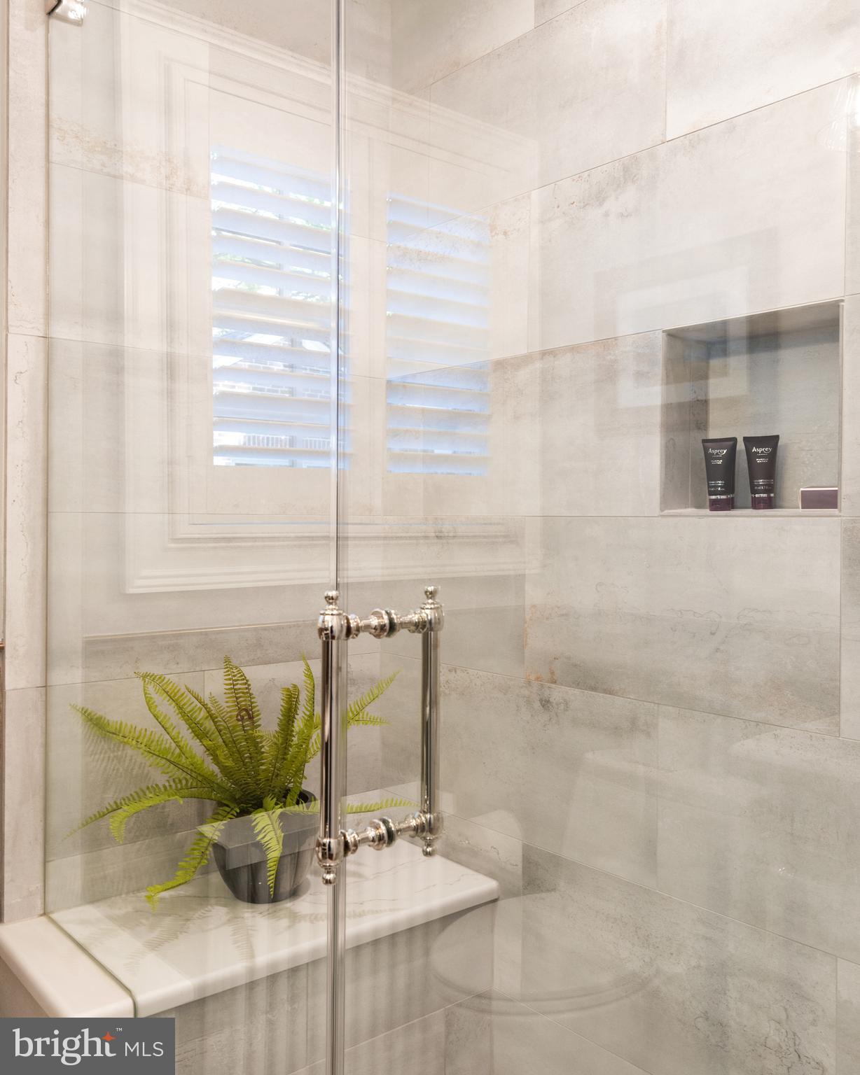 MURRAY HILL - Residential