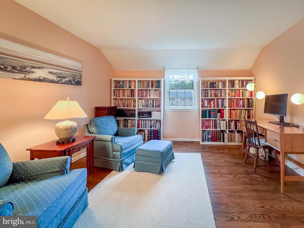 YARDLEY HUNT - Residential