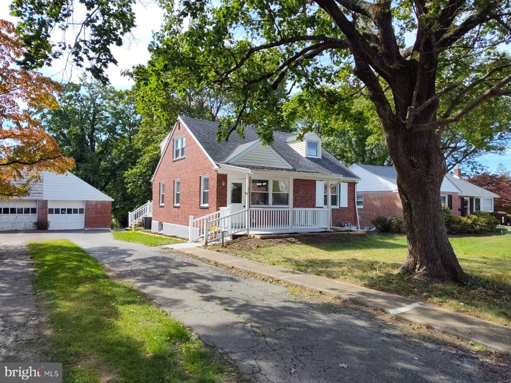 Photo of 324 Valley View Road, SPRINGFIELD, PA 19064 (MLS # PADE2101424)