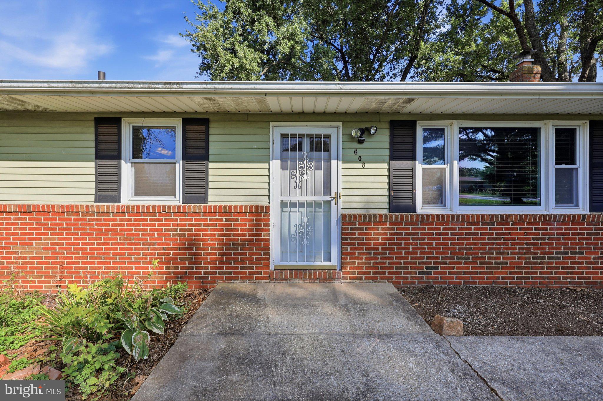 608 OAK TREE ROAD