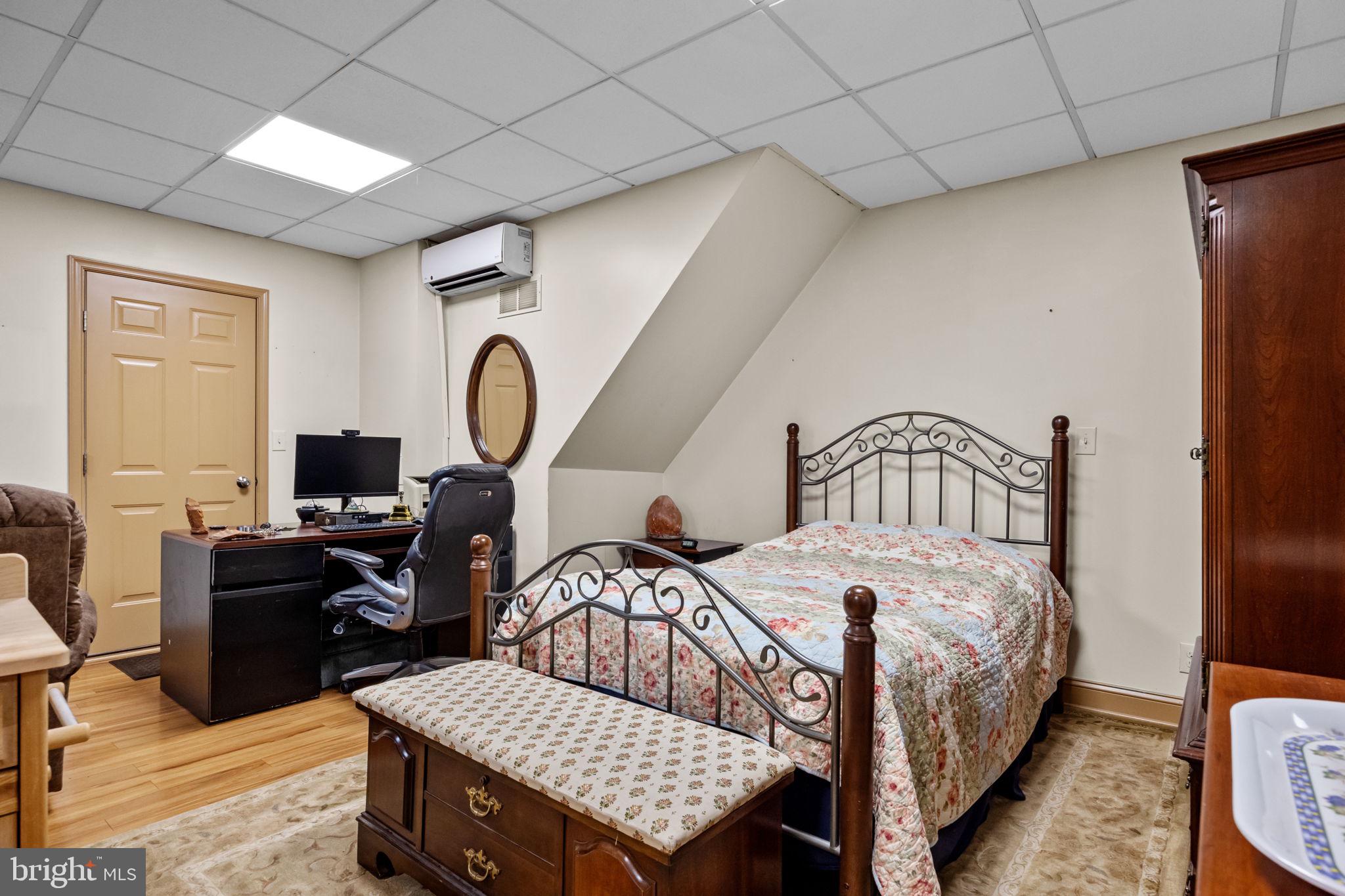 HUNTINGDON VALLEY - Residential