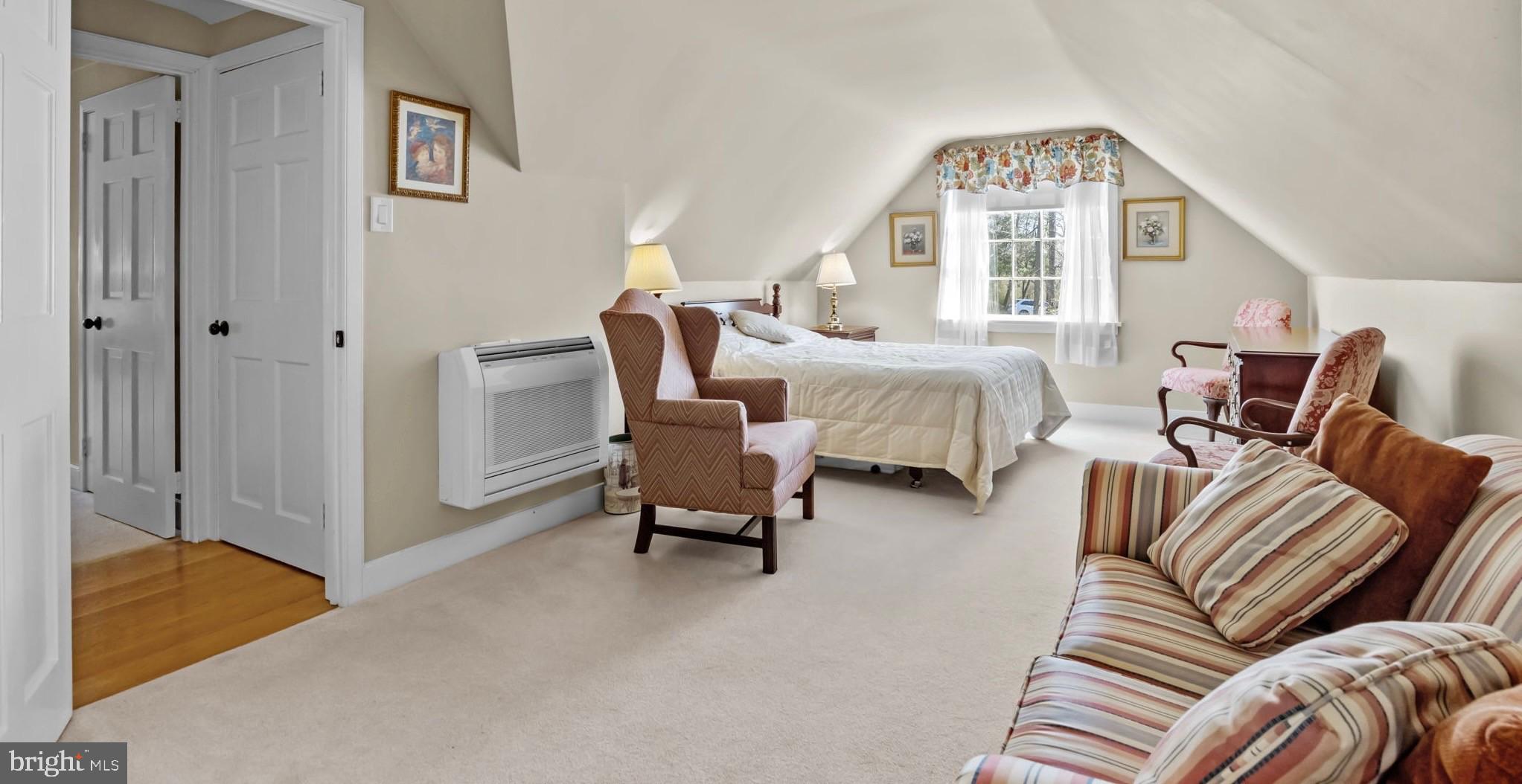 HUNTINGDON VALLEY - Residential