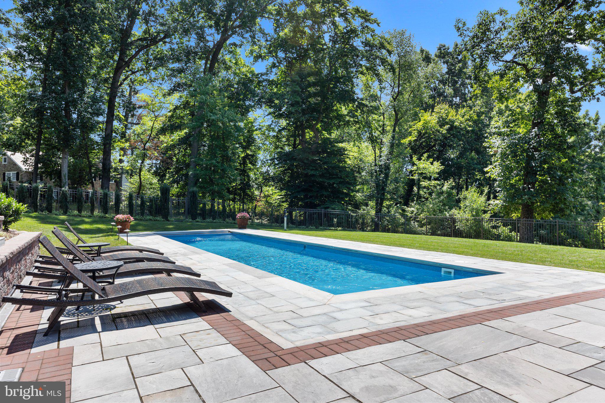 HUNTINGDON VALLEY - Residential