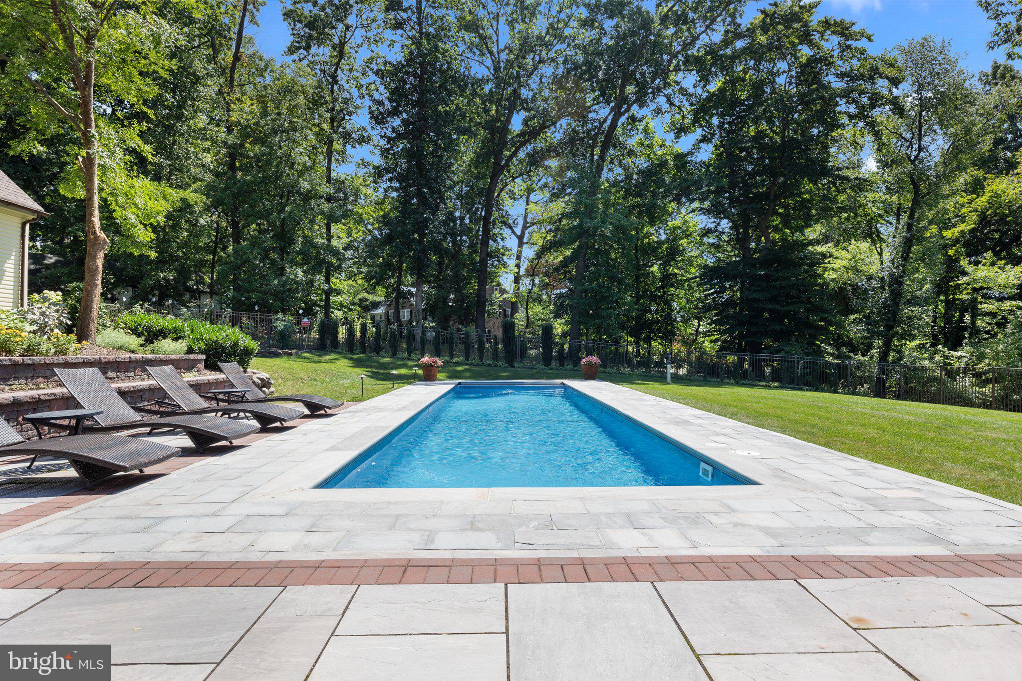 HUNTINGDON VALLEY - Residential