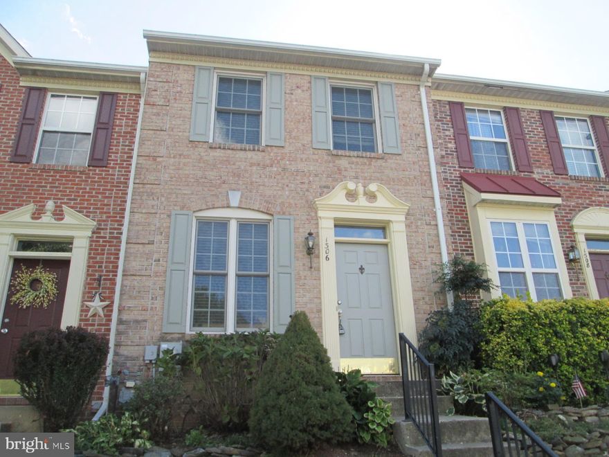 Brick Front Townhome with Deck and Fenced Yard. Main Level has 9FT Ceilings, Remodeled Updated Kitchen with White Painted  42" Cabinets, Pantry Cabinet, Granite Countertops and  Stainless Steel Appliances.   LVP Flooring in Entrance Way and Kitchen.  Kitchen Pass thru to Living/Dining Room has Breakfast Bar and Bar Stools included.  Living Room has Slider to Deck. Two Large  Bedrooms with Dual Access Remodeled Updated Full Bath.  Lower Level Basement has Slider Walkout to Yard. New Roof