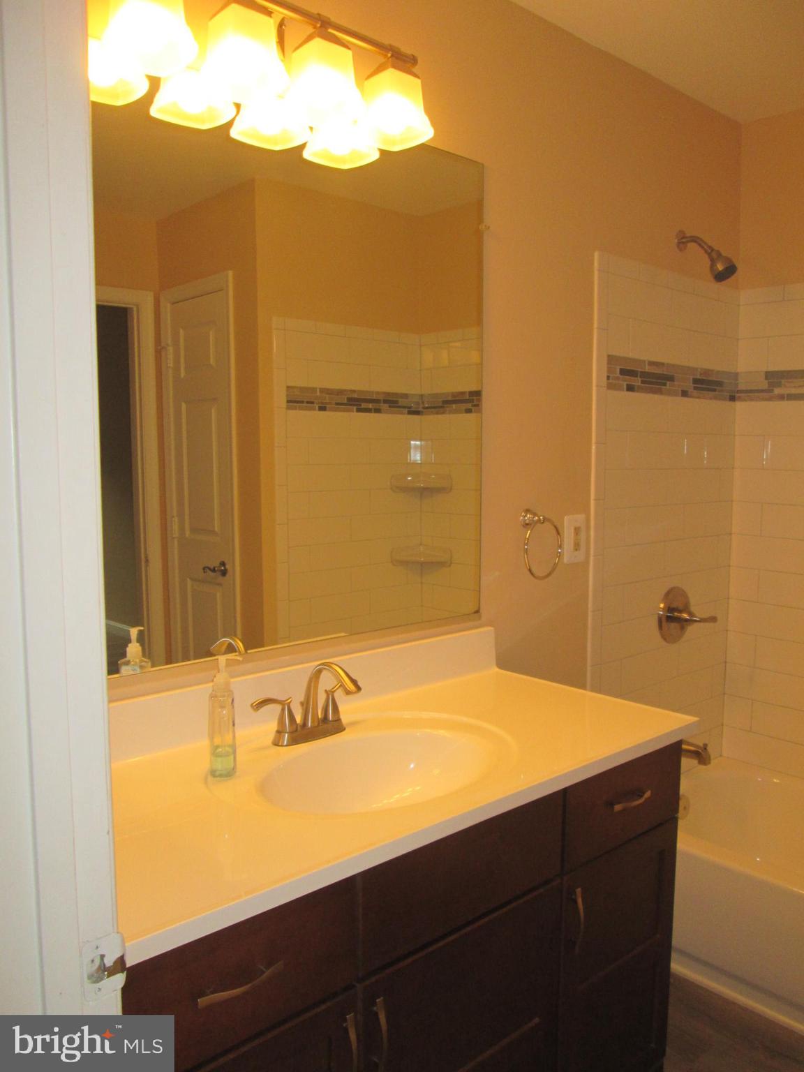 HICKORY OVERLOOK - Residential Lease