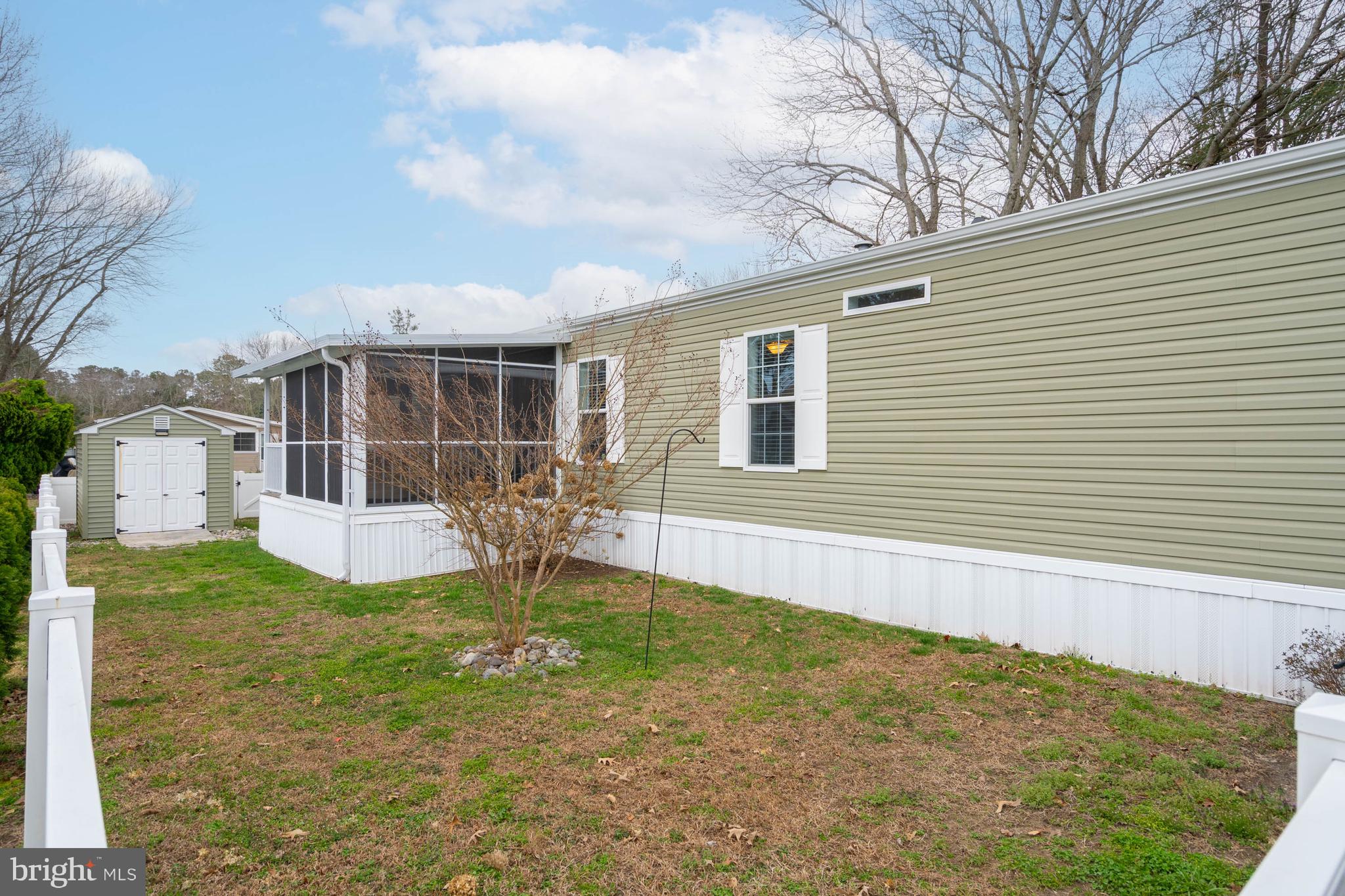 ANGOLA BEACH - Residential