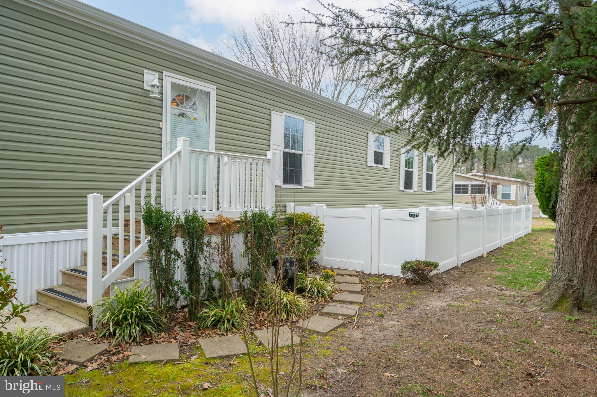 ANGOLA BEACH - Residential