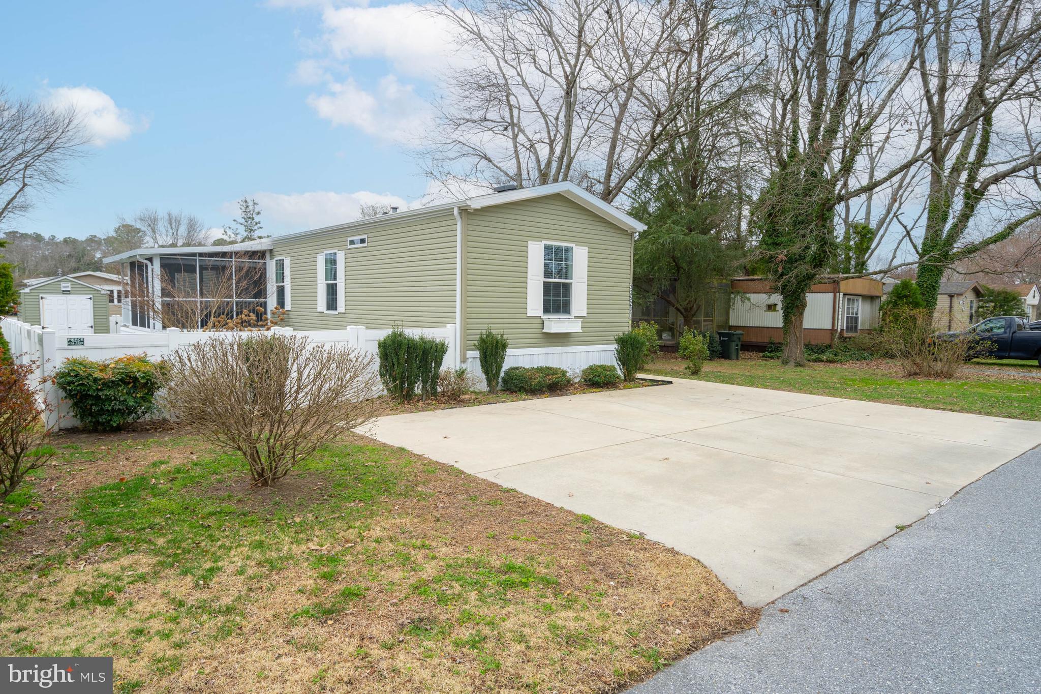 ANGOLA BEACH - Residential