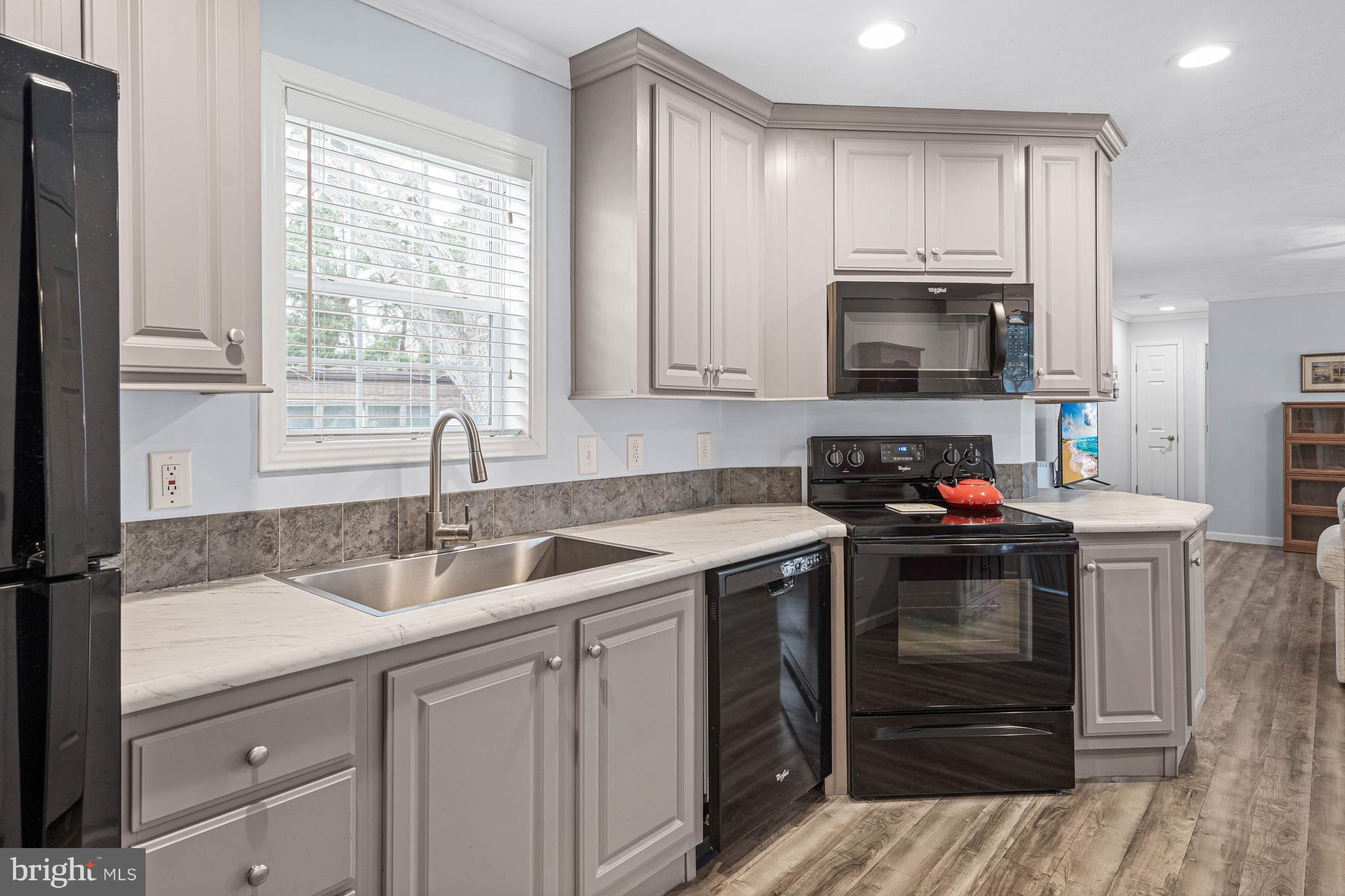 ANGOLA BEACH - Residential