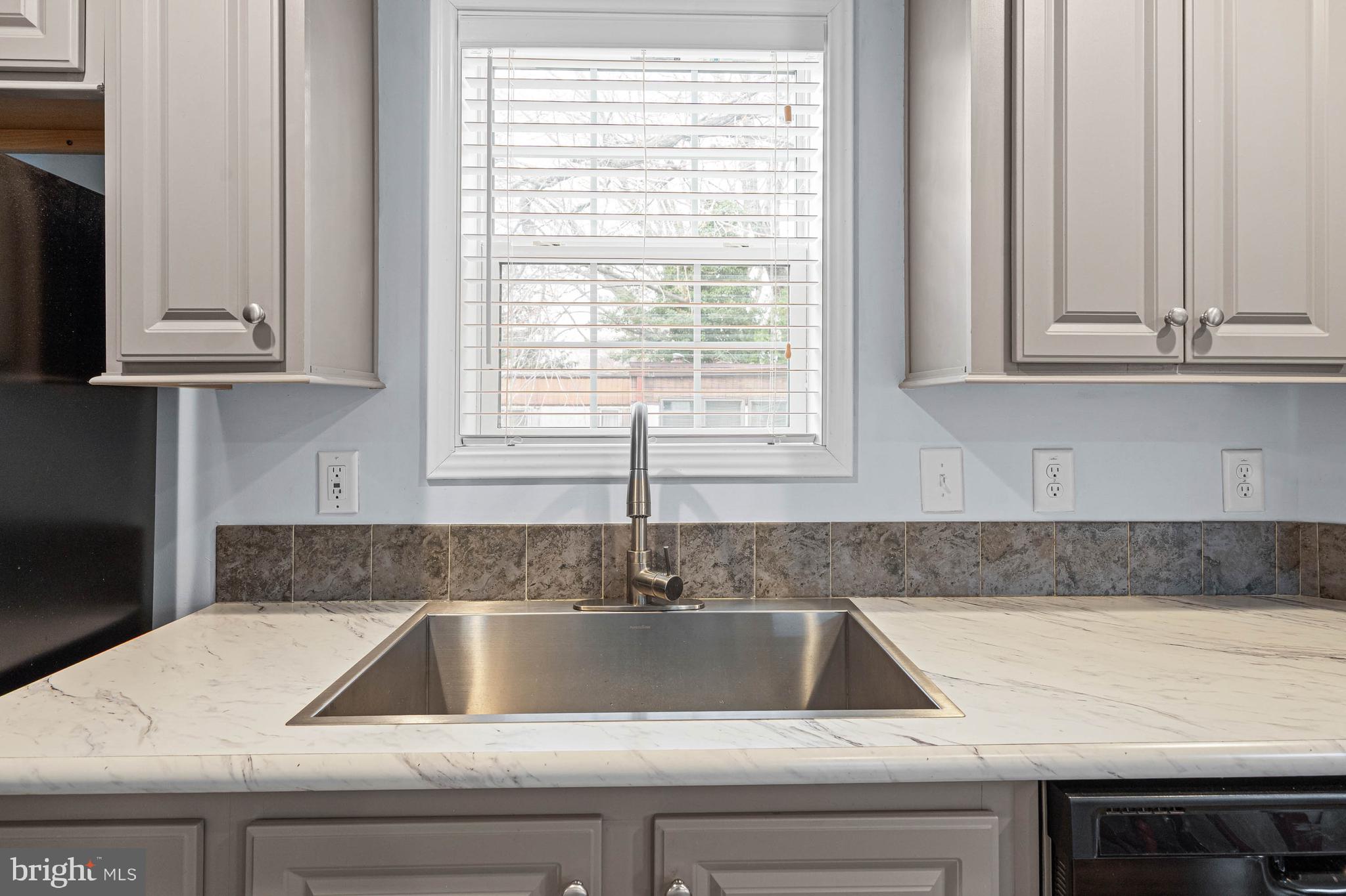 ANGOLA BEACH - Residential